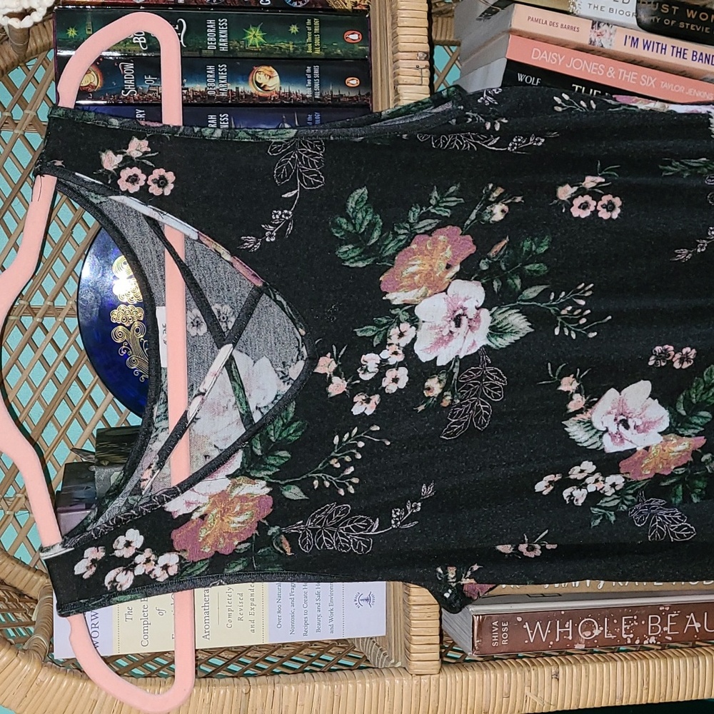 🦋5/$25 floral top